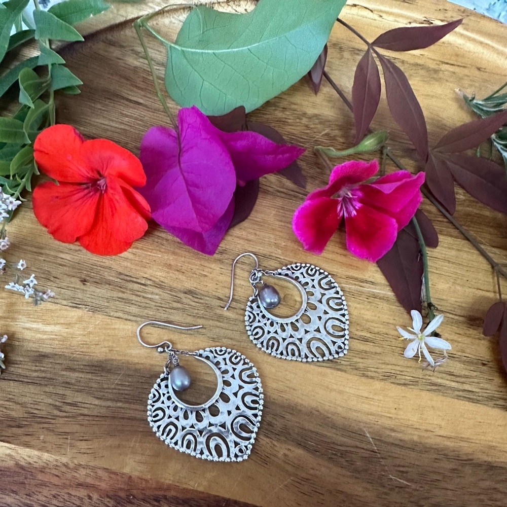 Silpada sterling Silver 925 gray pearl  Heart Dangle Earrings